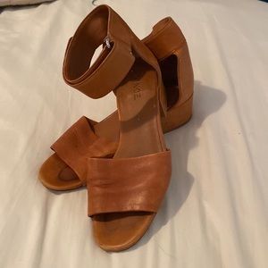 Vince tan leather sandals, ankle strap, Women’s size 7 1/2